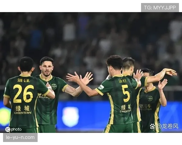 中超激战正酣，强队对决升级，争冠格局日趋胶着